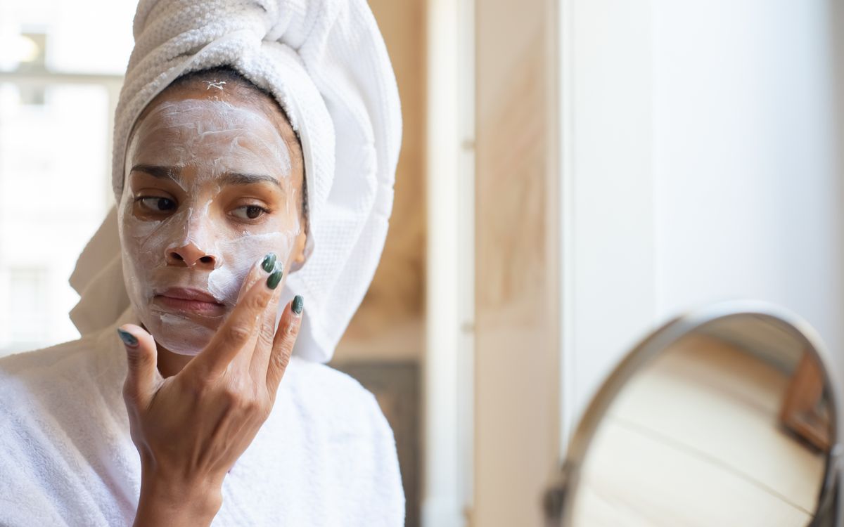 Догляд за шкірою обличчя взимку – поради косметолога VIA Derm